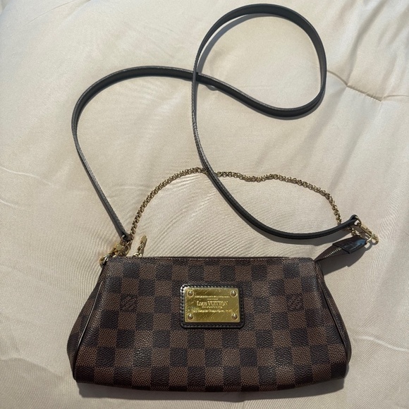 Louis Vuitton Damier Eva pochette with Strap. - Picture 6 of 10